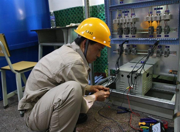 电气设备安装工职业技能培训全攻略 从课程到认证的一站式服务